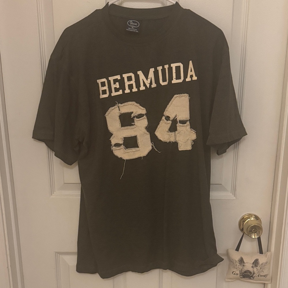 Bermuda appliquéd olive T-Shirt